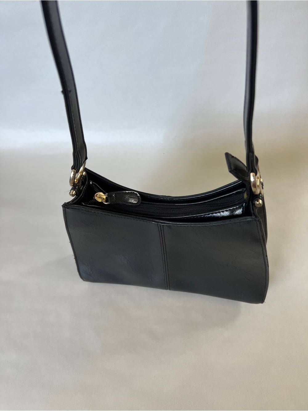 Vintage 90s Liz Claiborne Black Faux Leather Sleek Minimalist Shoulder Bag Purse - Picture 7 of 16